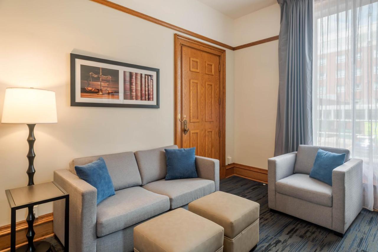 The Courthouse Hotel, Ascend Hotel Collection Тъндърбей Екстериор снимка