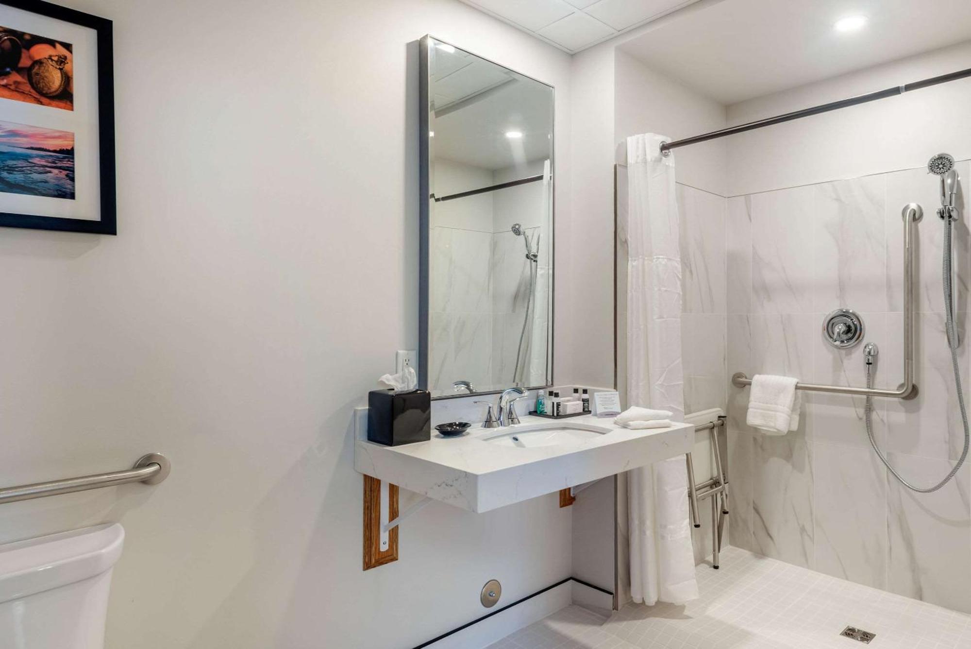 The Courthouse Hotel, Ascend Hotel Collection Тъндърбей Екстериор снимка