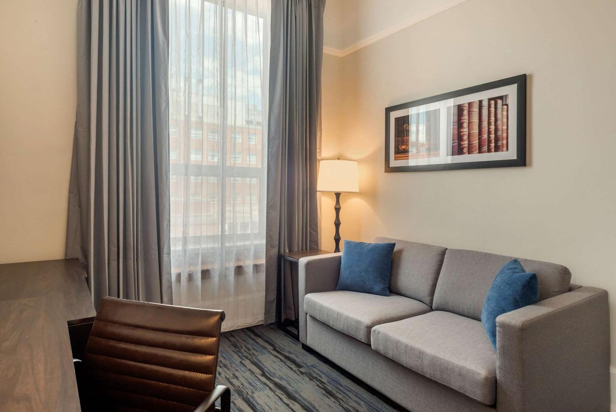 The Courthouse Hotel, Ascend Hotel Collection Тъндърбей Екстериор снимка