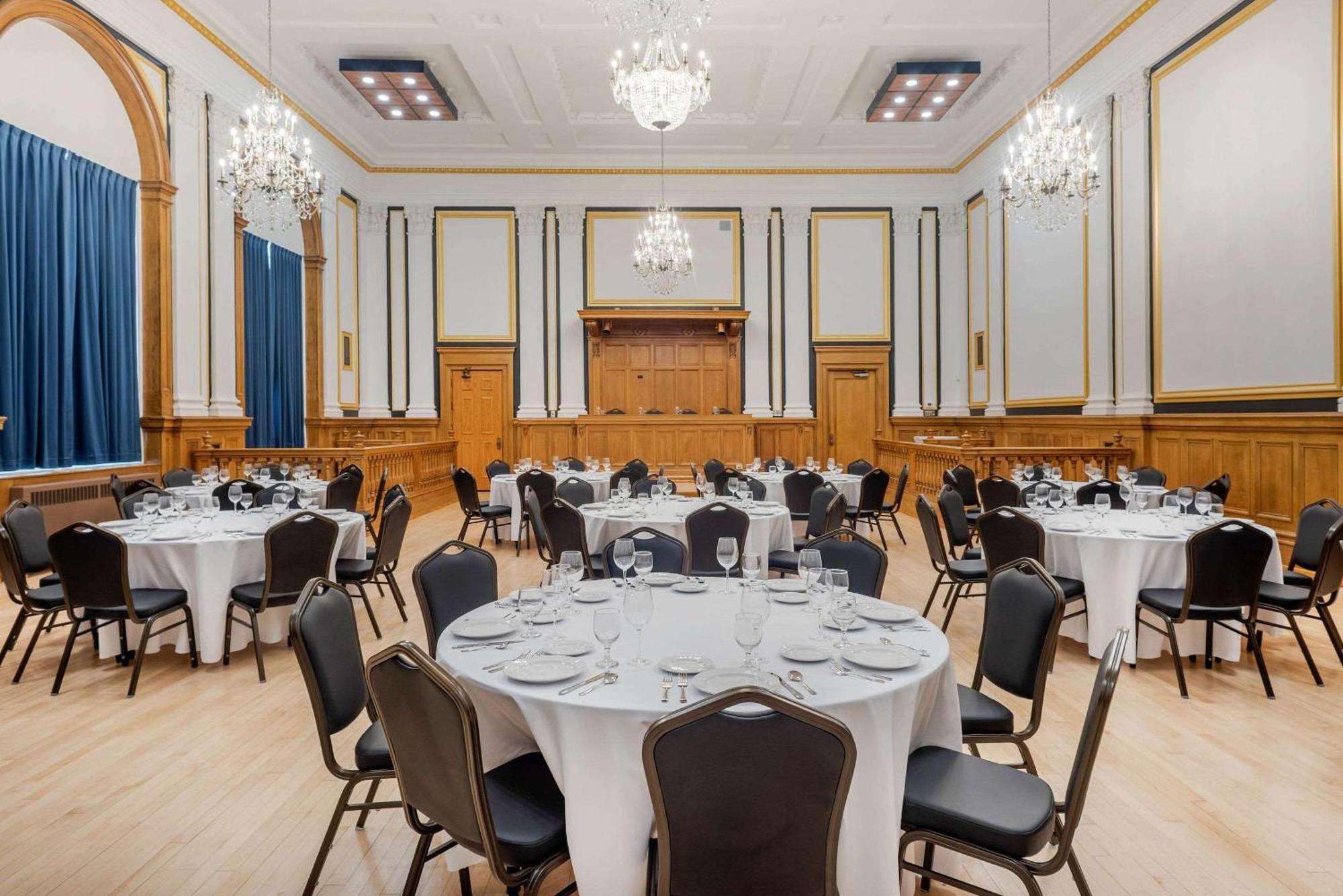 The Courthouse Hotel, Ascend Hotel Collection Тъндърбей Екстериор снимка