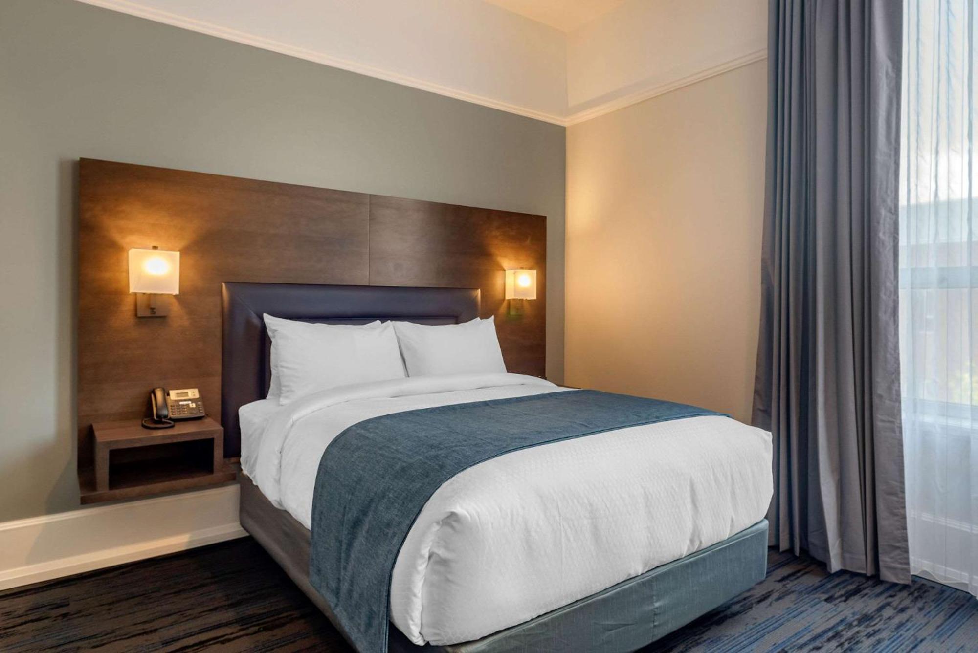 The Courthouse Hotel, Ascend Hotel Collection Тъндърбей Екстериор снимка