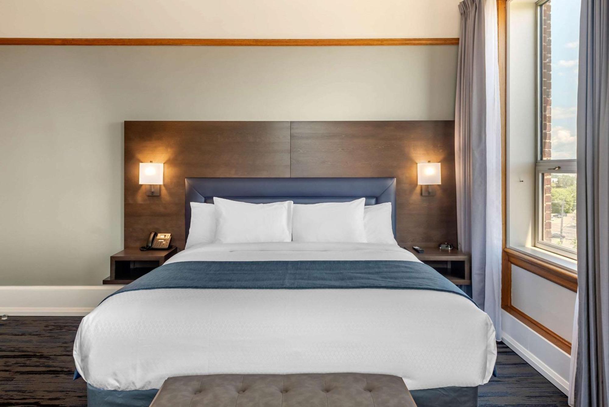 The Courthouse Hotel, Ascend Hotel Collection Тъндърбей Екстериор снимка