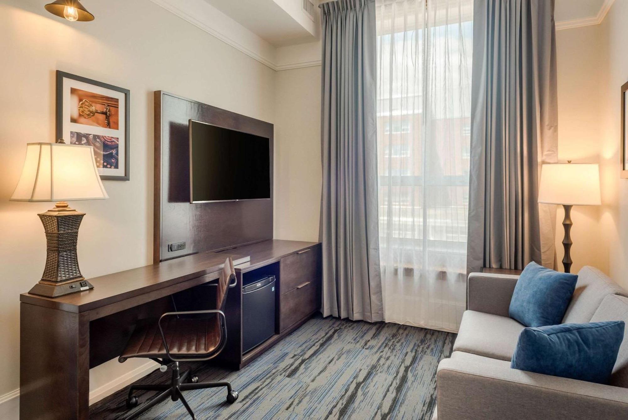 The Courthouse Hotel, Ascend Hotel Collection Тъндърбей Екстериор снимка