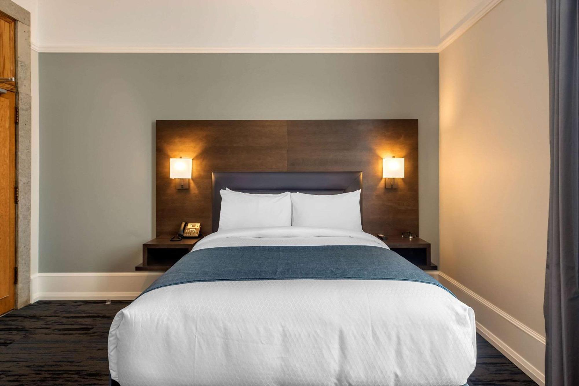 The Courthouse Hotel, Ascend Hotel Collection Тъндърбей Екстериор снимка
