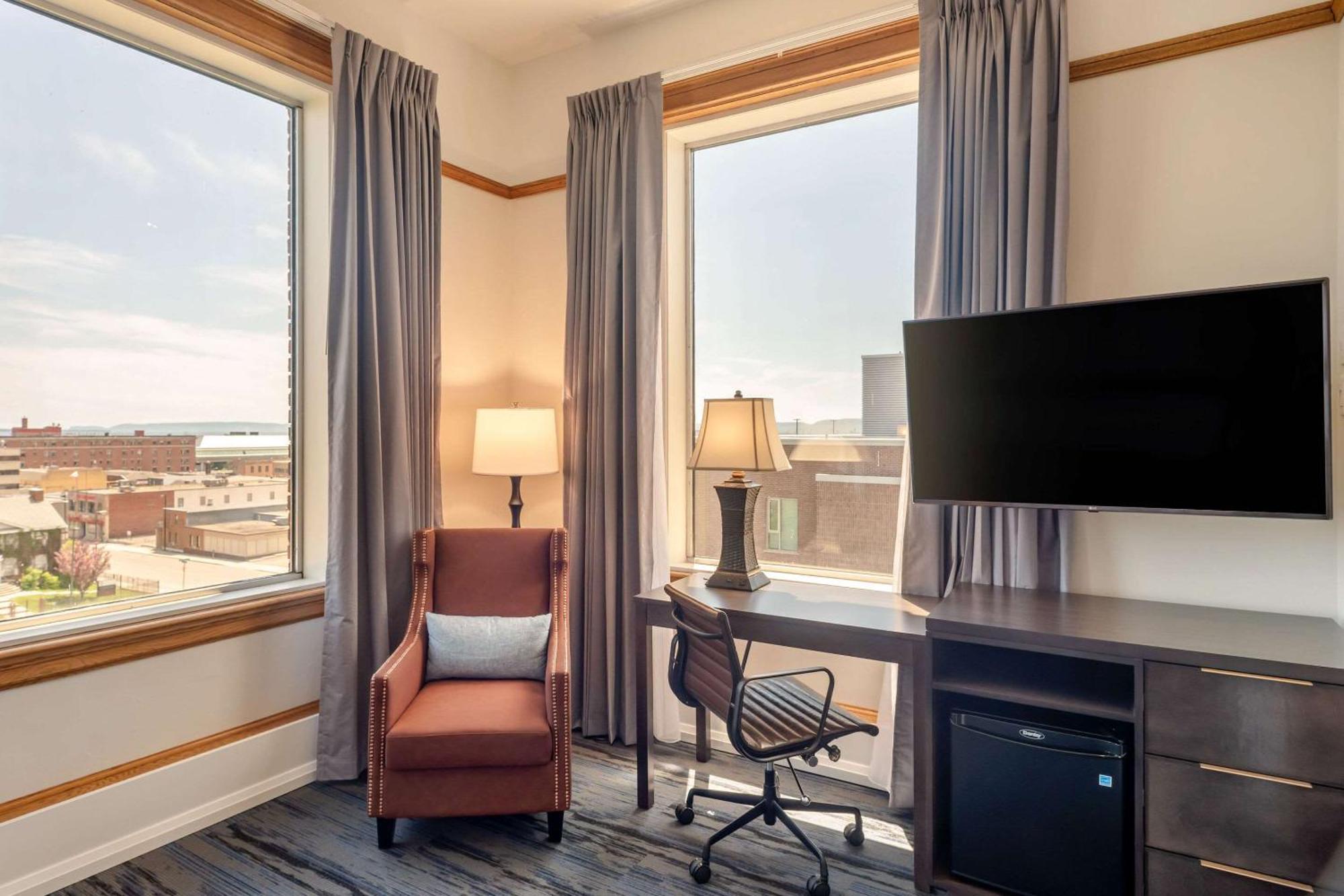 The Courthouse Hotel, Ascend Hotel Collection Тъндърбей Екстериор снимка