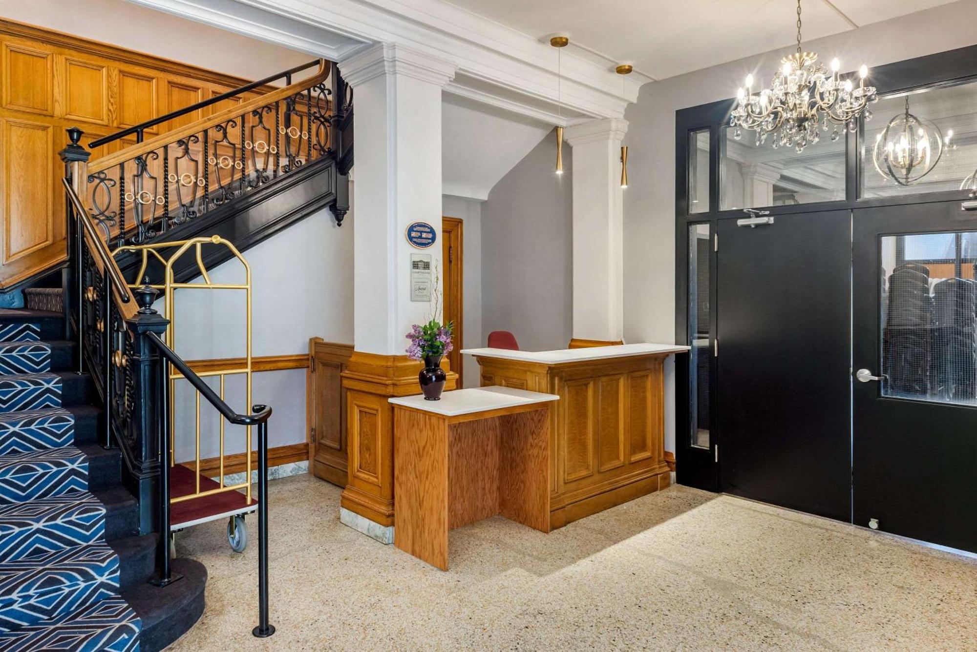 The Courthouse Hotel, Ascend Hotel Collection Тъндърбей Екстериор снимка