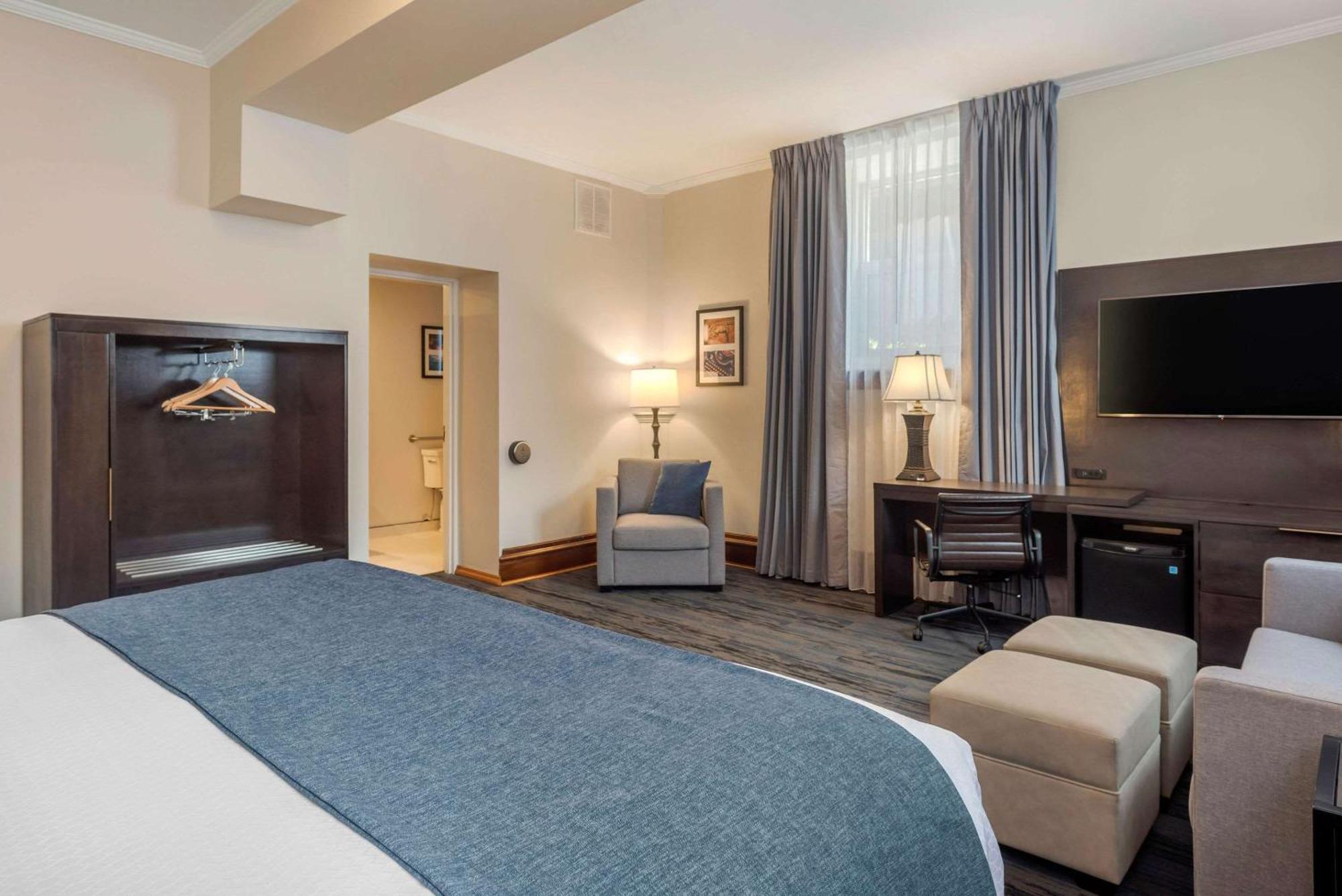 The Courthouse Hotel, Ascend Hotel Collection Тъндърбей Екстериор снимка