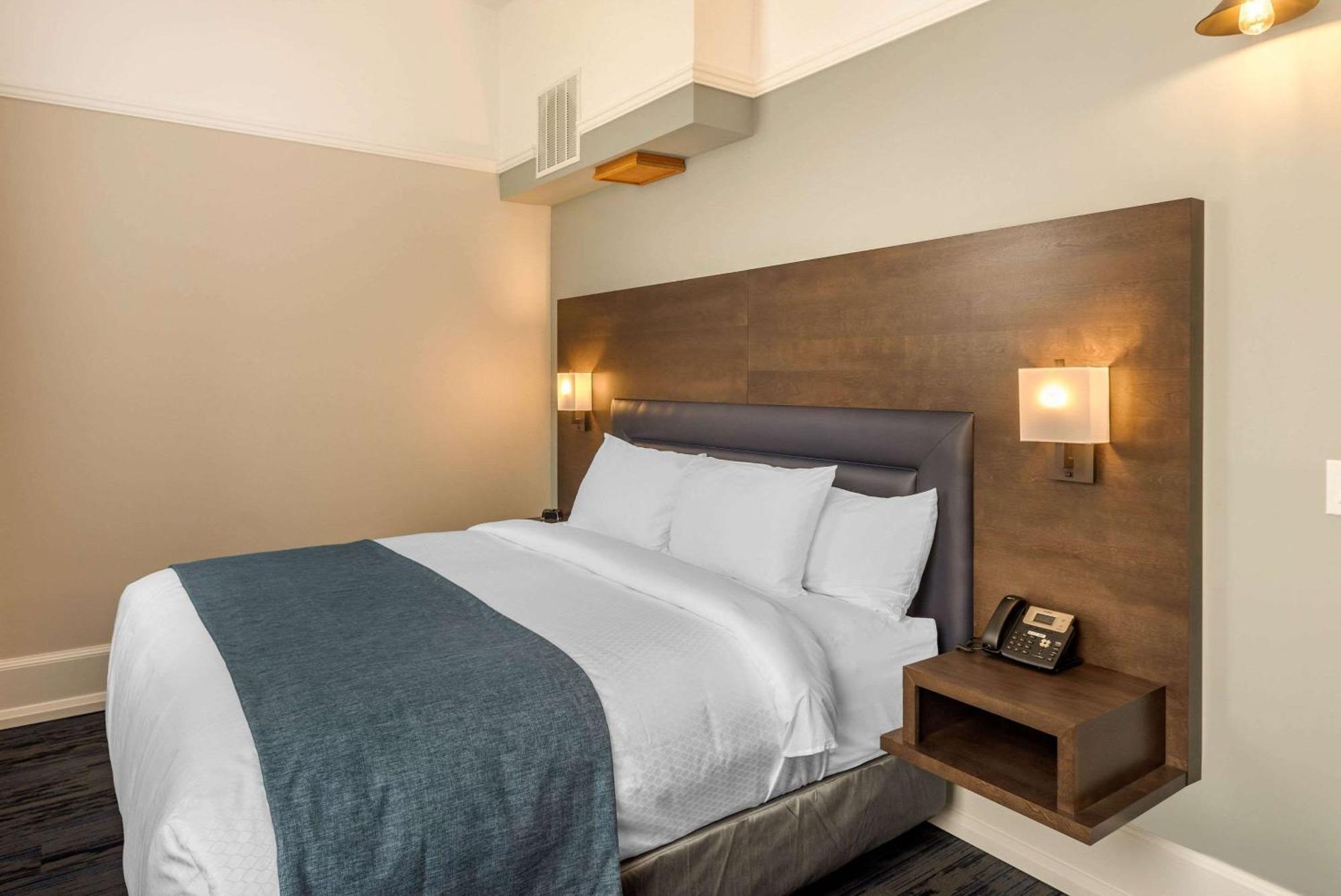 The Courthouse Hotel, Ascend Hotel Collection Тъндърбей Екстериор снимка