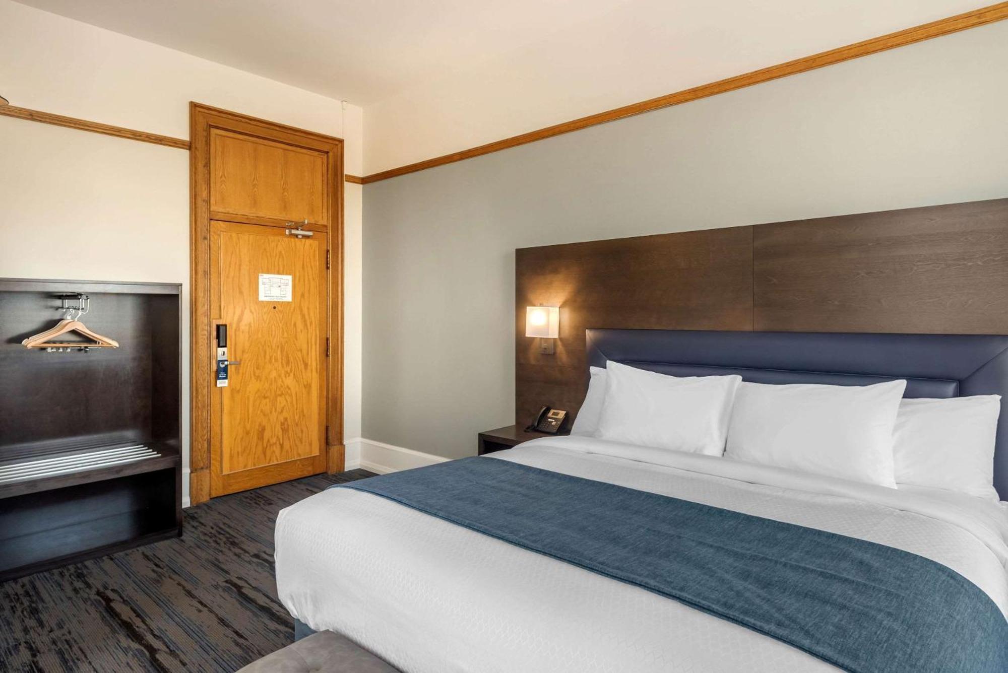 The Courthouse Hotel, Ascend Hotel Collection Тъндърбей Екстериор снимка